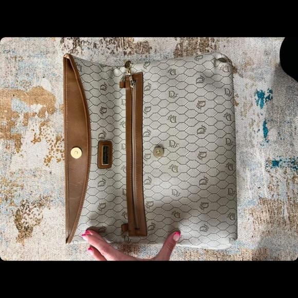 Dior honeycomb clutch - Picture 5 of 10